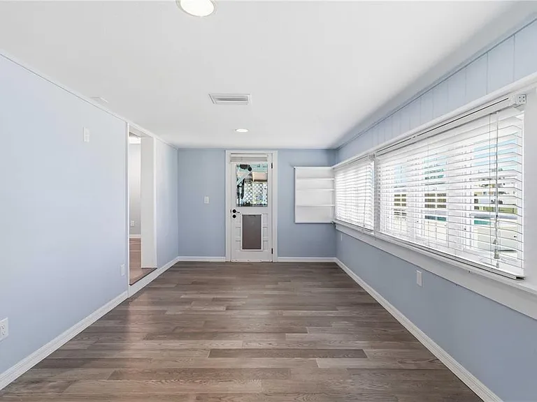 607 Manatee Ave — Photo 8