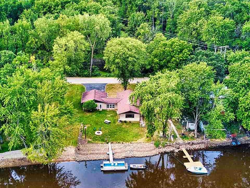 100' of Frontage Wolf River