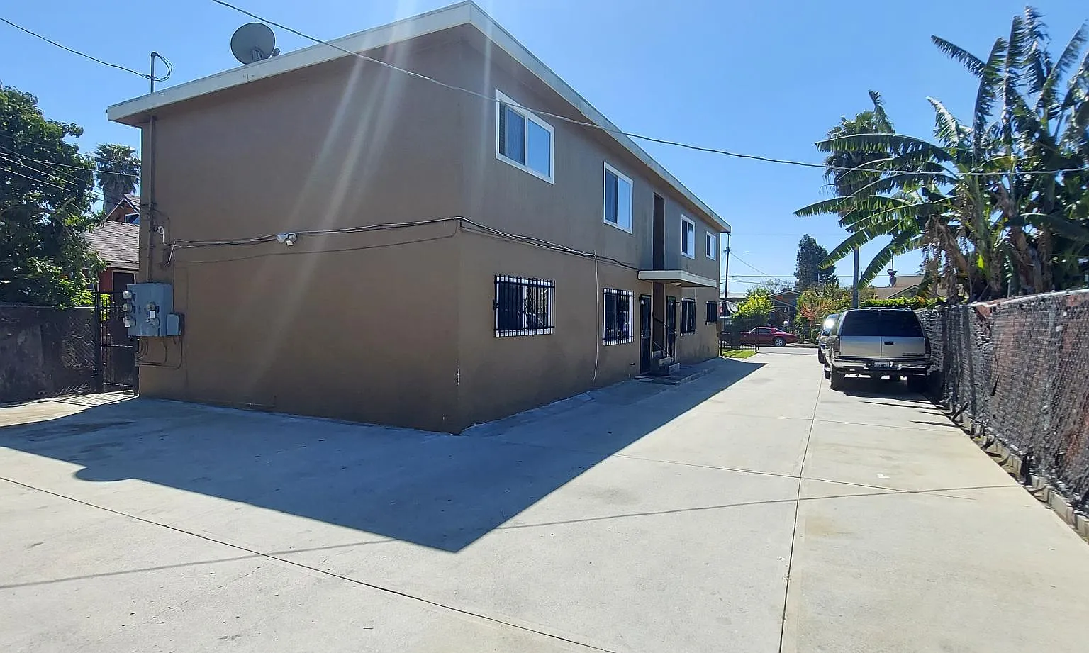 2 bed, 1.5 bath, 900 sqft, $2,400 — Photo 1