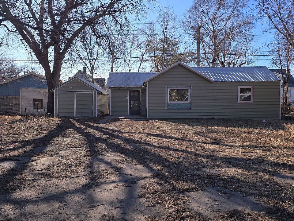 1st image of 706 W 9th St