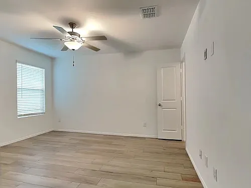 3 bed, 1481 sqft, $2,100 — Photo 4