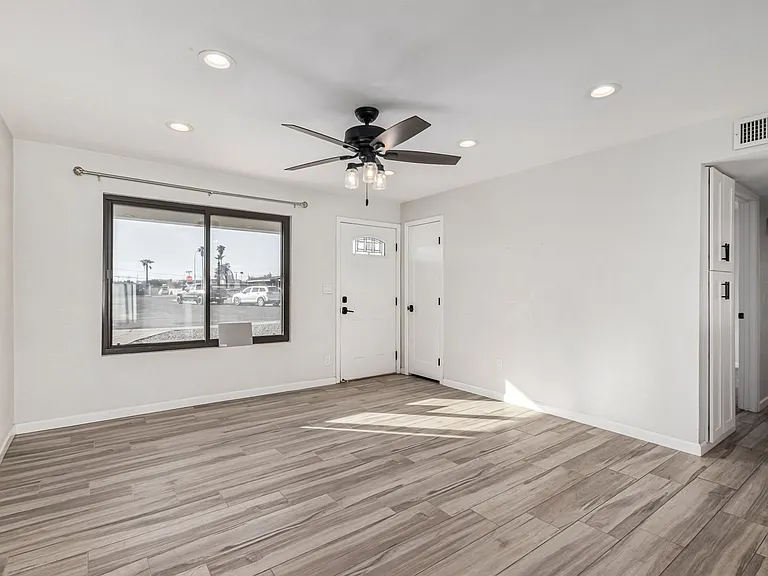 1420 N Rose St — Photo 3