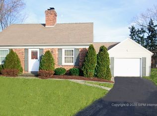 96 Park Forest Dr, Williamsville, NY 14221