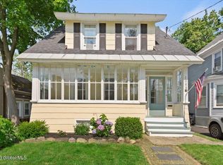 1069 Van Antwerp Rd, Niskayuna, NY 12309