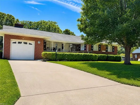 6 Belle Meade Ct, Newport News, VA 23602