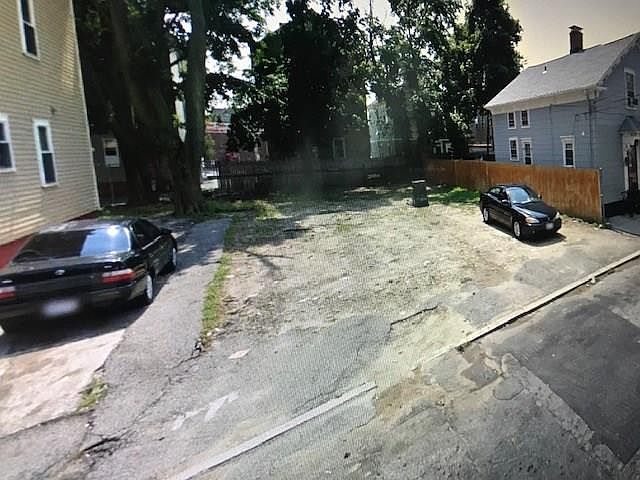 2nd image of 186 Gallup St