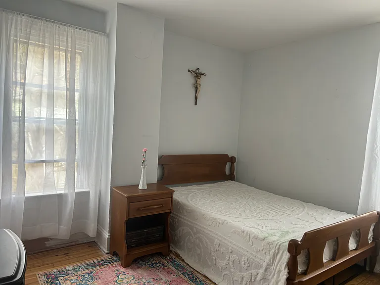 620 E Gansevoort St — Photo 15