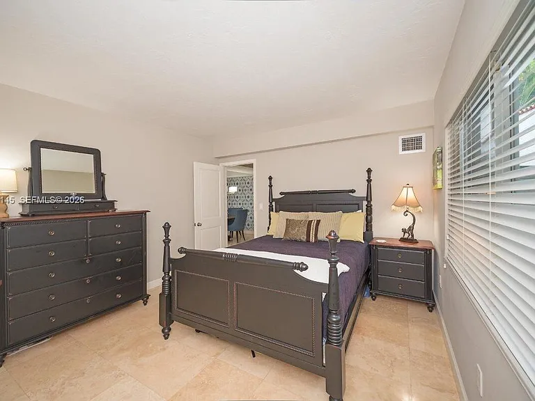 423 Alhambra Cir — Photo 29
