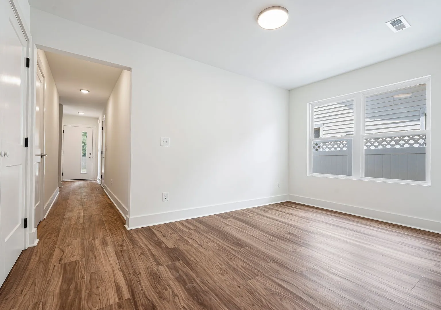 711 Gerard St — Photo 4