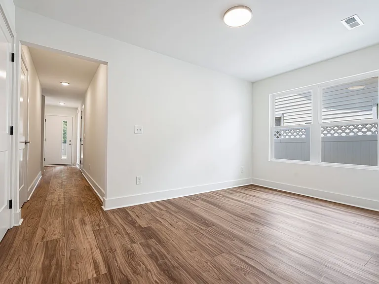 711 Gerard St #A — Photo 4