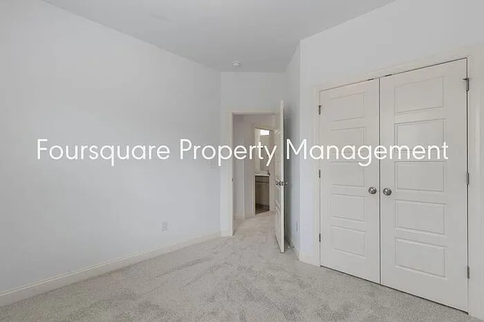 1424 Grove Village Rd — Photo 32