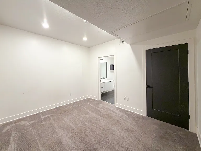 933 S Washington St #111 — Photo 10