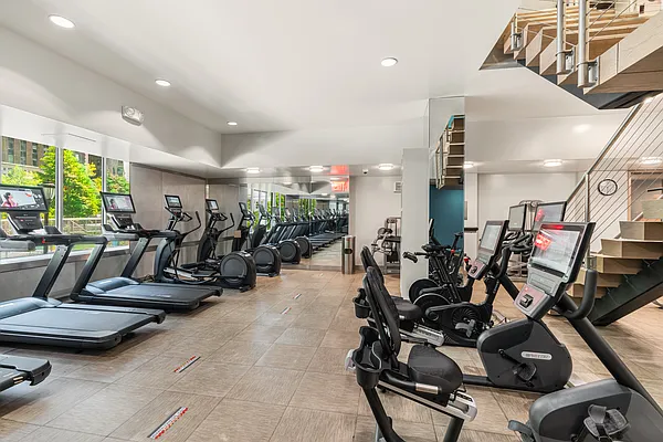 Rented by SERHANT. | media 5