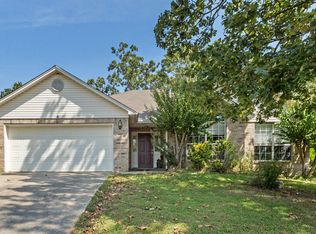 4 Brennan Ln, Little Rock, AR 72227