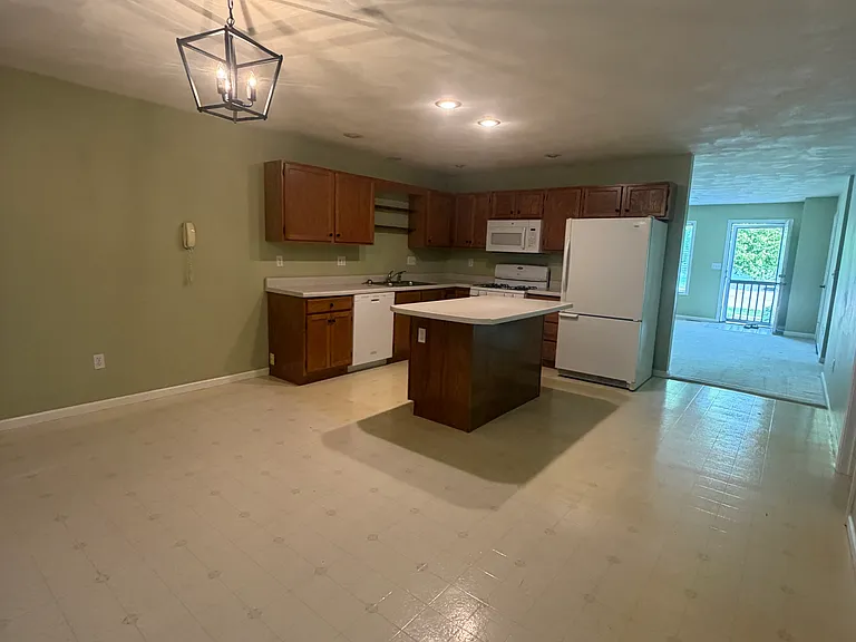1926 Montana Dr — Photo 6