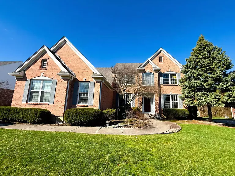 4907 Forest Ridge Dr — Photo 3