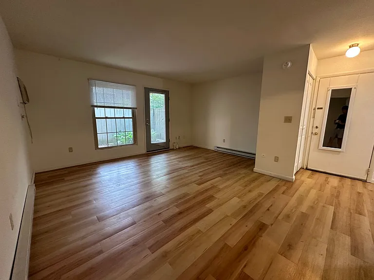 University Park Apartments near Cornell University — Photo 433
