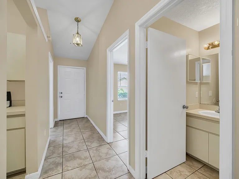 2628 Legend Ct #2628 — Photo 10