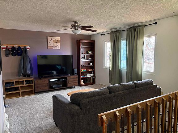 2nd image of 906 18th St