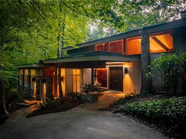 393 The Falls Ct, Atlanta, GA 30307