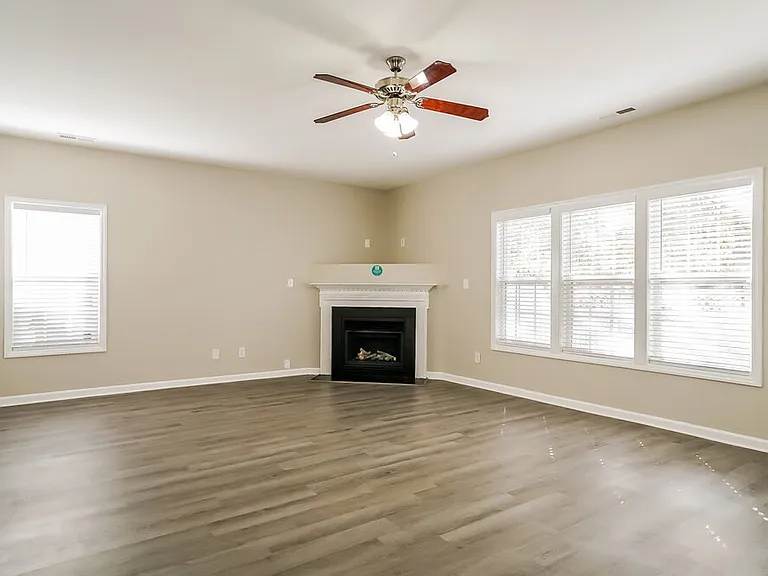 8039 Marsh Hollow Dr — Photo 4