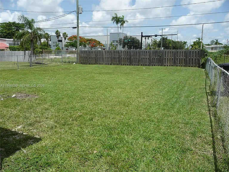 841 NW 10th St — Photo 3