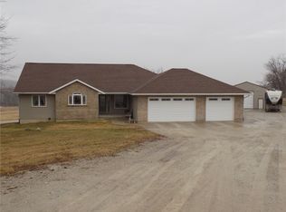 3317 56th Street Trl, Center Pt, IA 52213