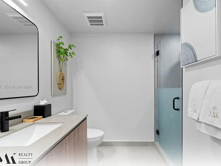 121 NE 5th St #2700 — Photo 10