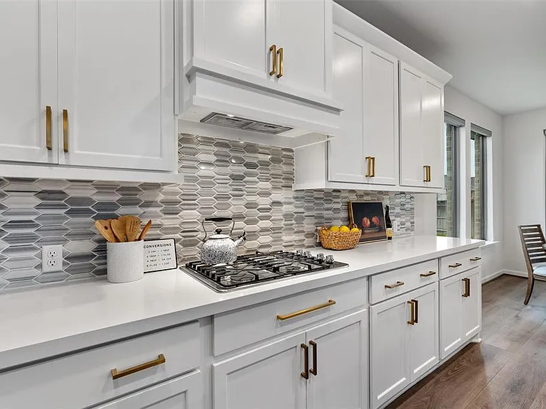 2437 Burberry Ln — Photo 11