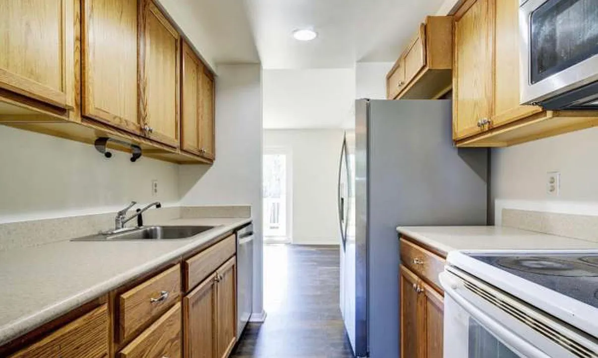 4 bed, 1868 sqft, $3,000 — Photo 3