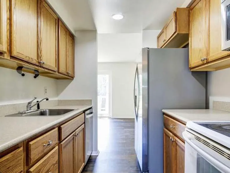 6960 Knighthood Ln — Photo 3