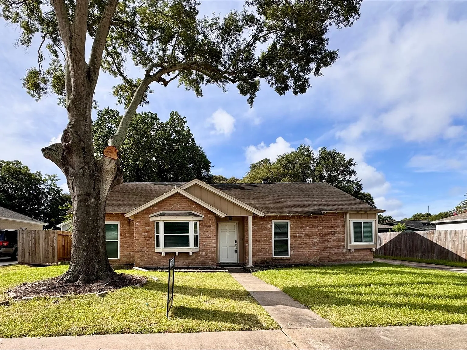 3 bed, 2.0 bath, 1726 sqft, $2,200 — Photo 1