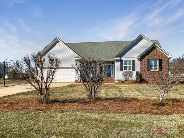 492 Drumstand Rd, Stony Point, NC 28678