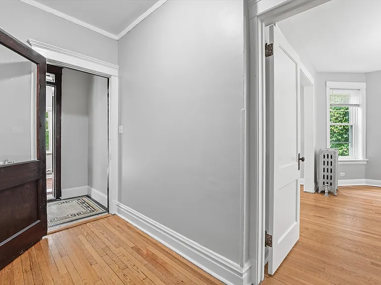 1915 W Lunt Ave #1 — Photo 14