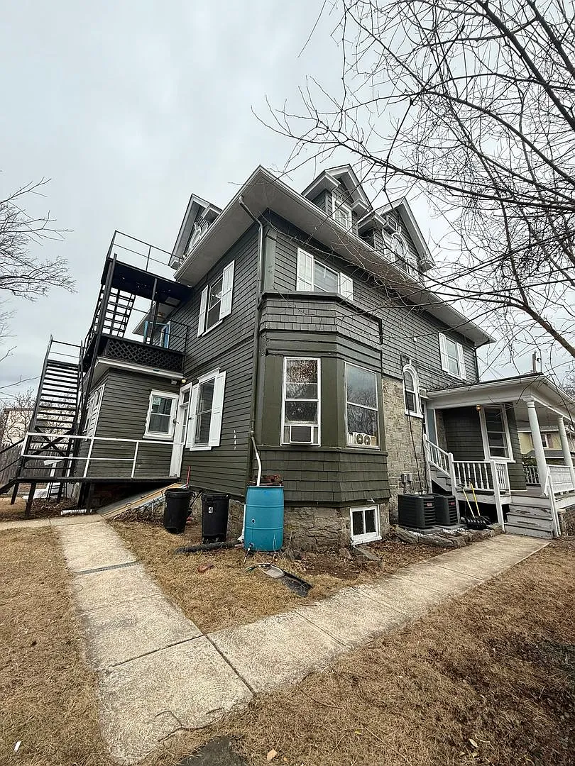 236 W Ridley Ave — Photo 3