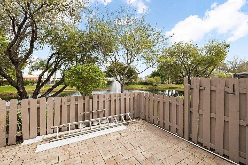2 bed, 1.0 bath, 808 sqft, $2,350 — Photo 4