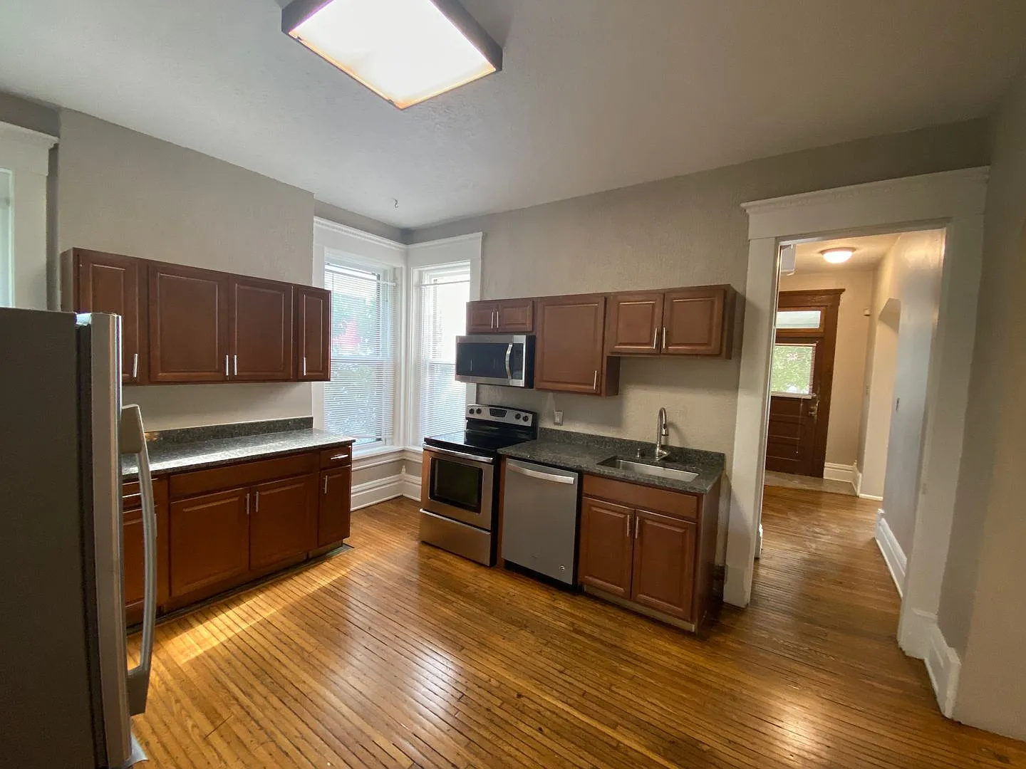 Beautiful Six Bedroom House Just Outside The Hustle and Bustle of OSU Campus! — Photo 3