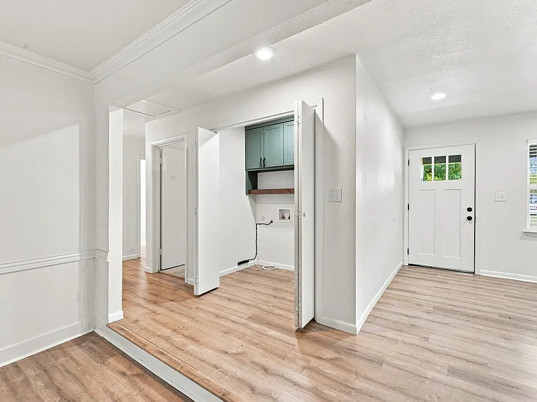 1411 W Shields Dr — Photo 13