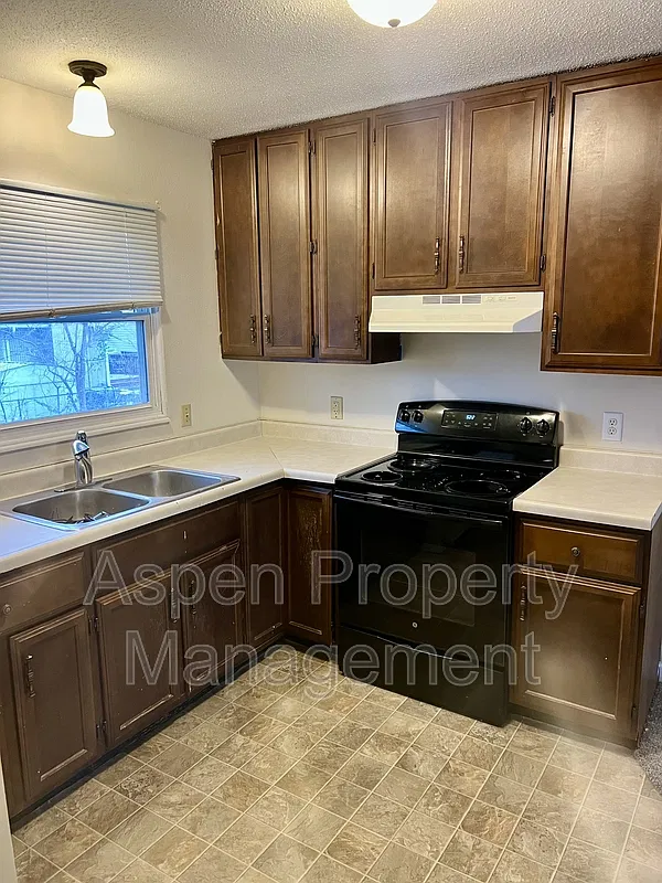 2 bed, 1.0 bath, 725 sqft, $900 — Photo 3