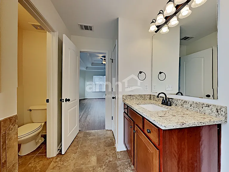 826 Durham Ct — Photo 13