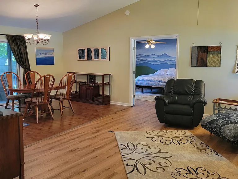 111 Gilford Ter — Photo 6