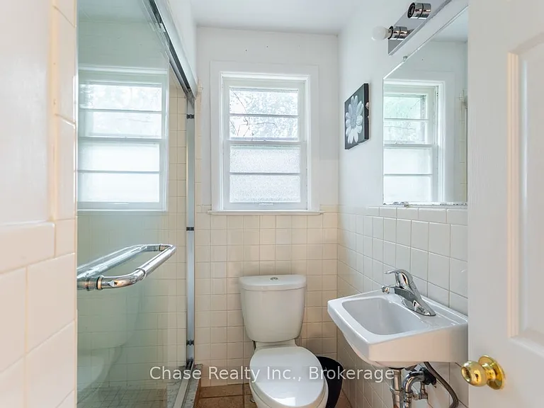 402 Guelph Line — Photo 8