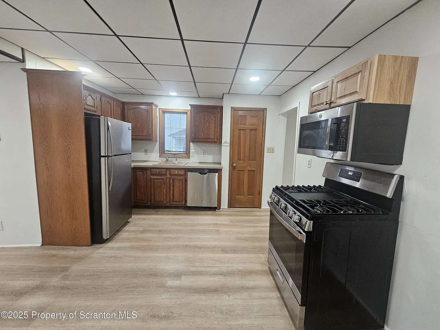 3 bed, 2.0 bath, 1200 sqft, $1,600 — Photo 3