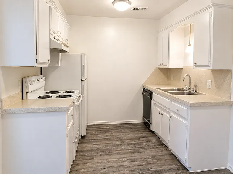 Cape Cod Apartments — Photo 12