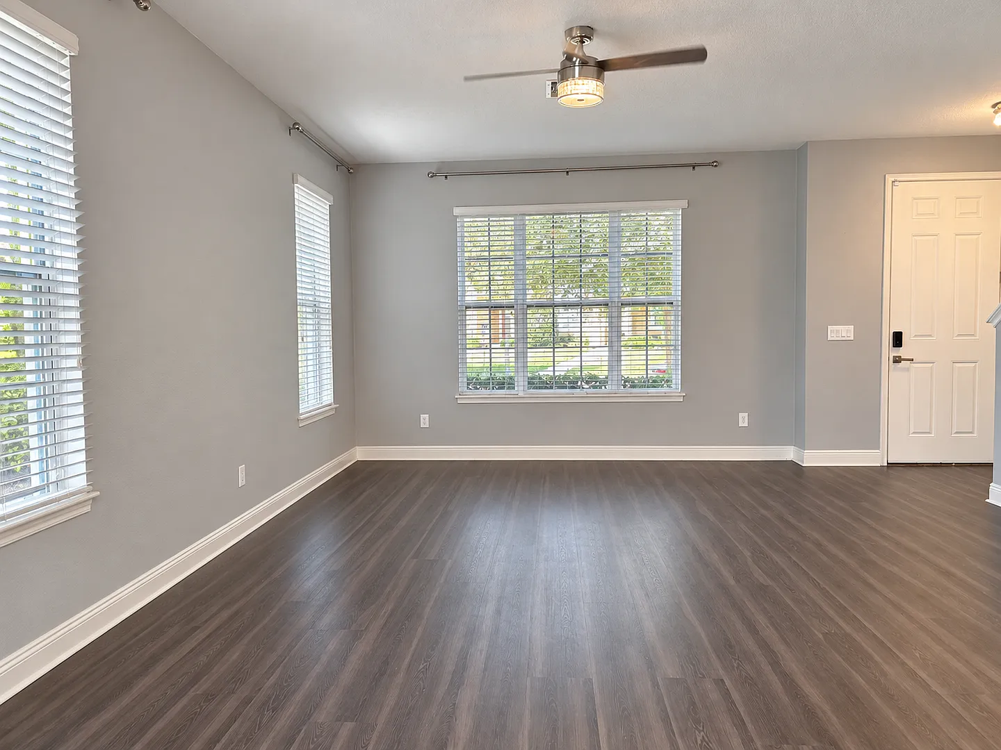 Beautiful 3 bedroom townhouse in Horizon Wests Hamlin Community - Available now! — Photo 4