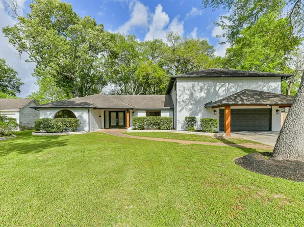 18610 Martinique Dr, Houston, TX 77058