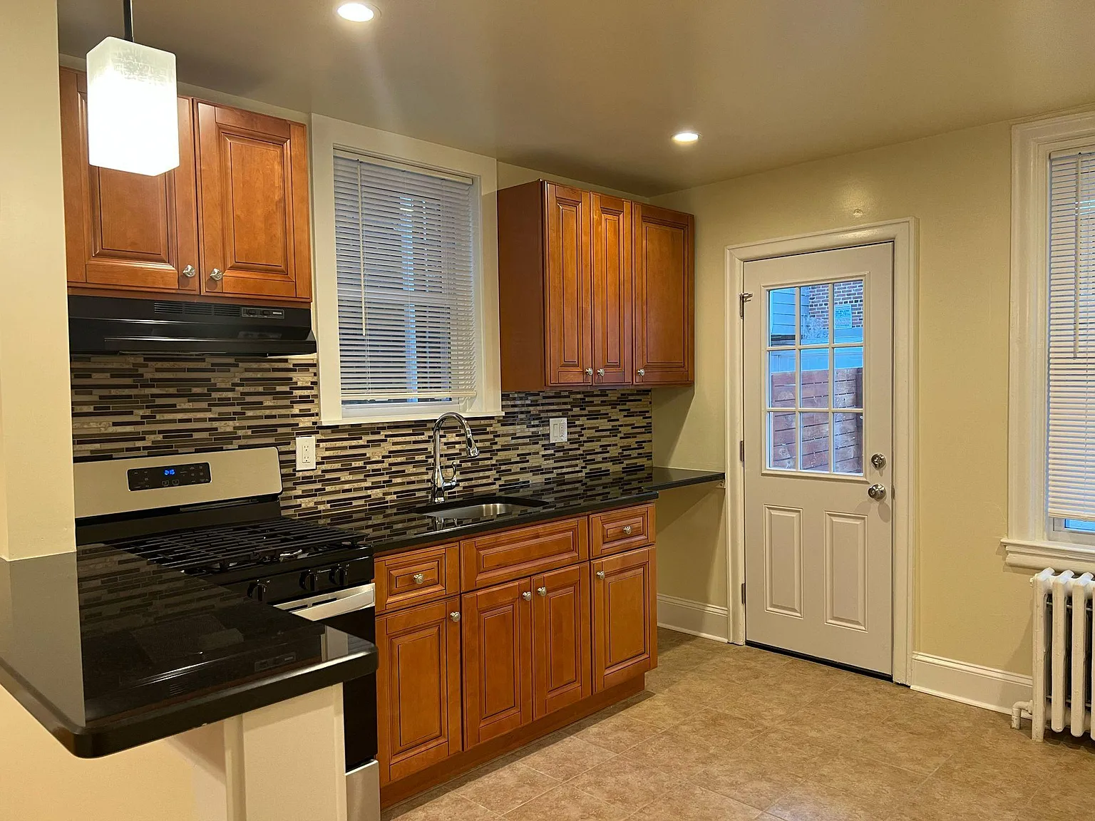 3 bed, 1020 sqft, $1,750 — Photo 4