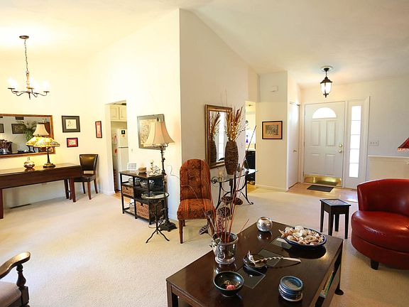 3rd image of 1110 Horseshoe Ln