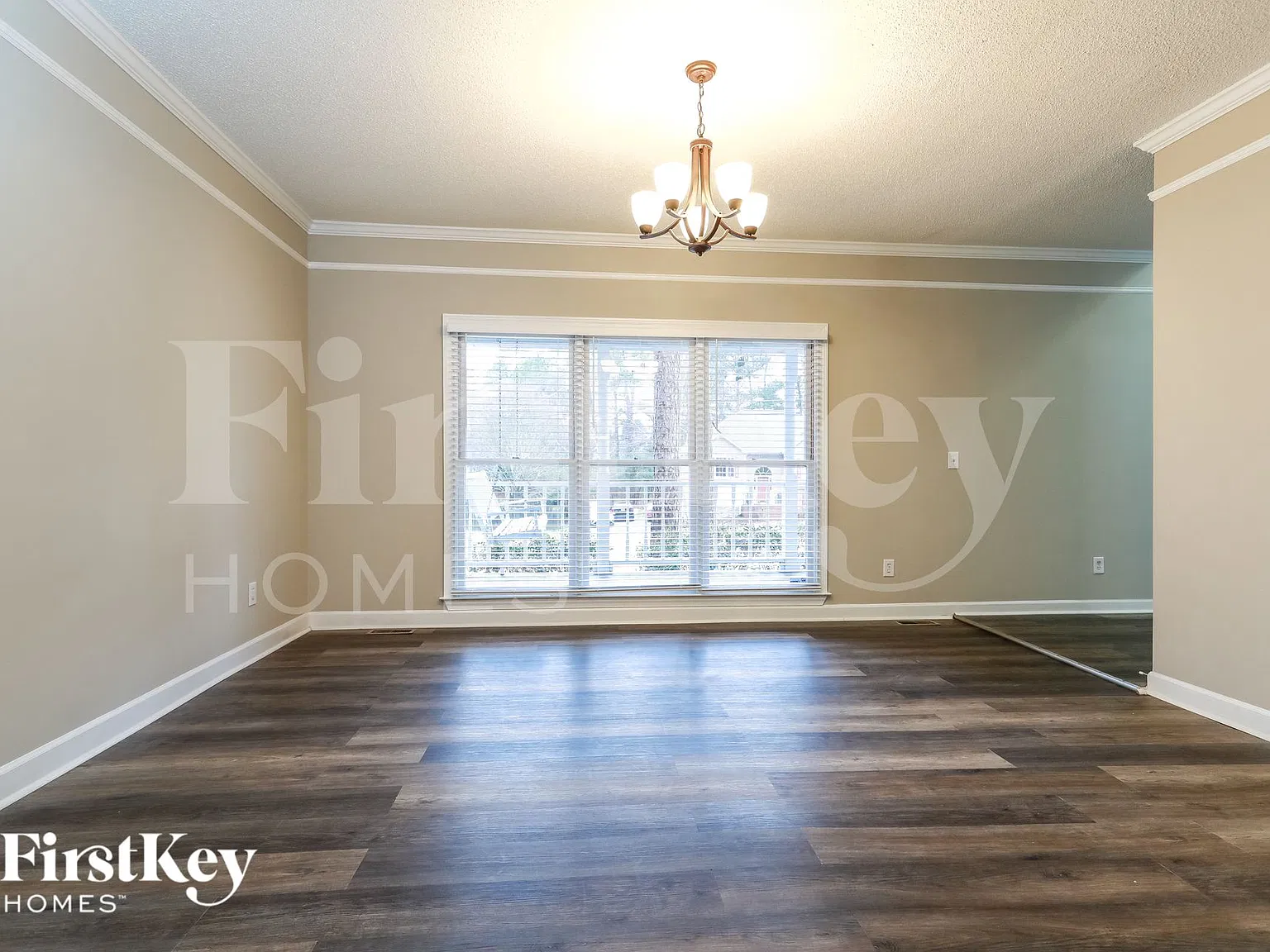 4 bed, 2.5 bath, 2464 sqft, $2,440 — Photo 4