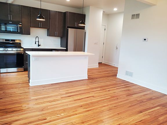 4th image of 4855-59 N Sawyer Ave #3